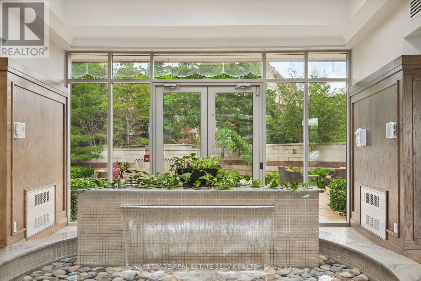 209 - 2379 Central Park Drive, Oakville (Ro River Oaks), Ontario  L6H 0E3 - Photo 3 - W12451578