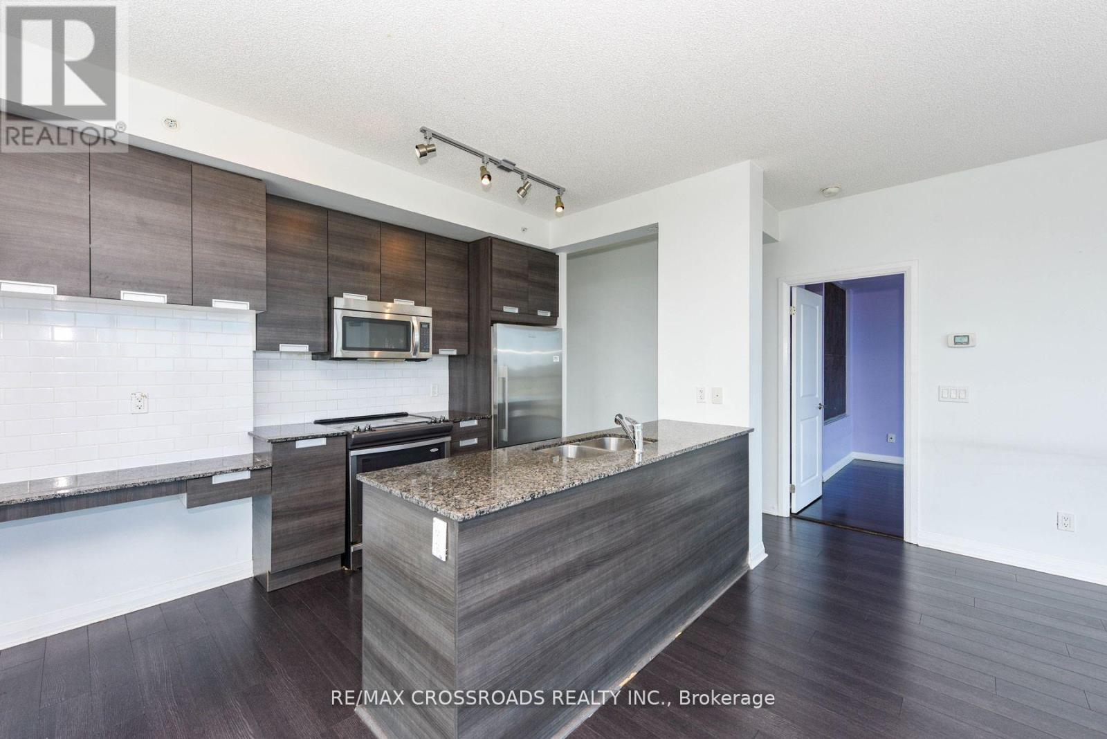 807 - 55 Eglinton Avenue W, Mississauga, Ontario  L5R 3P5 - Photo 12 - W12451580