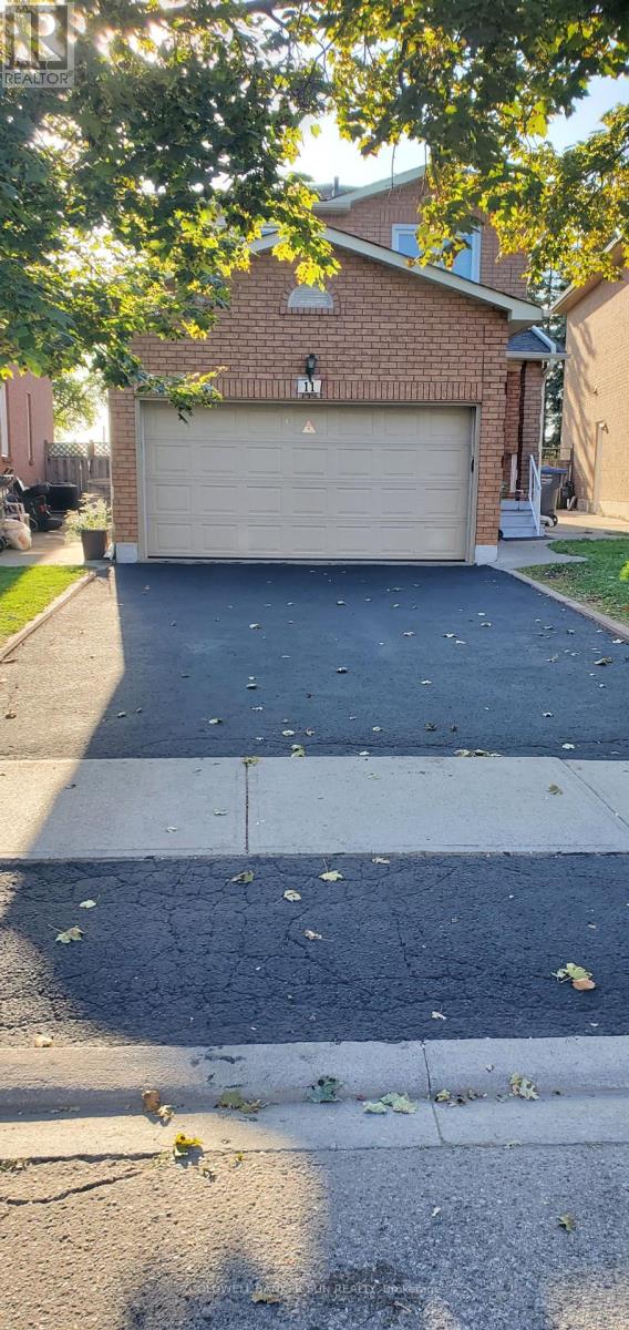 11 Toba Crescent, Brampton (Heart Lake East), Ontario  L6Z 4R6 - Photo 1 - W12451595