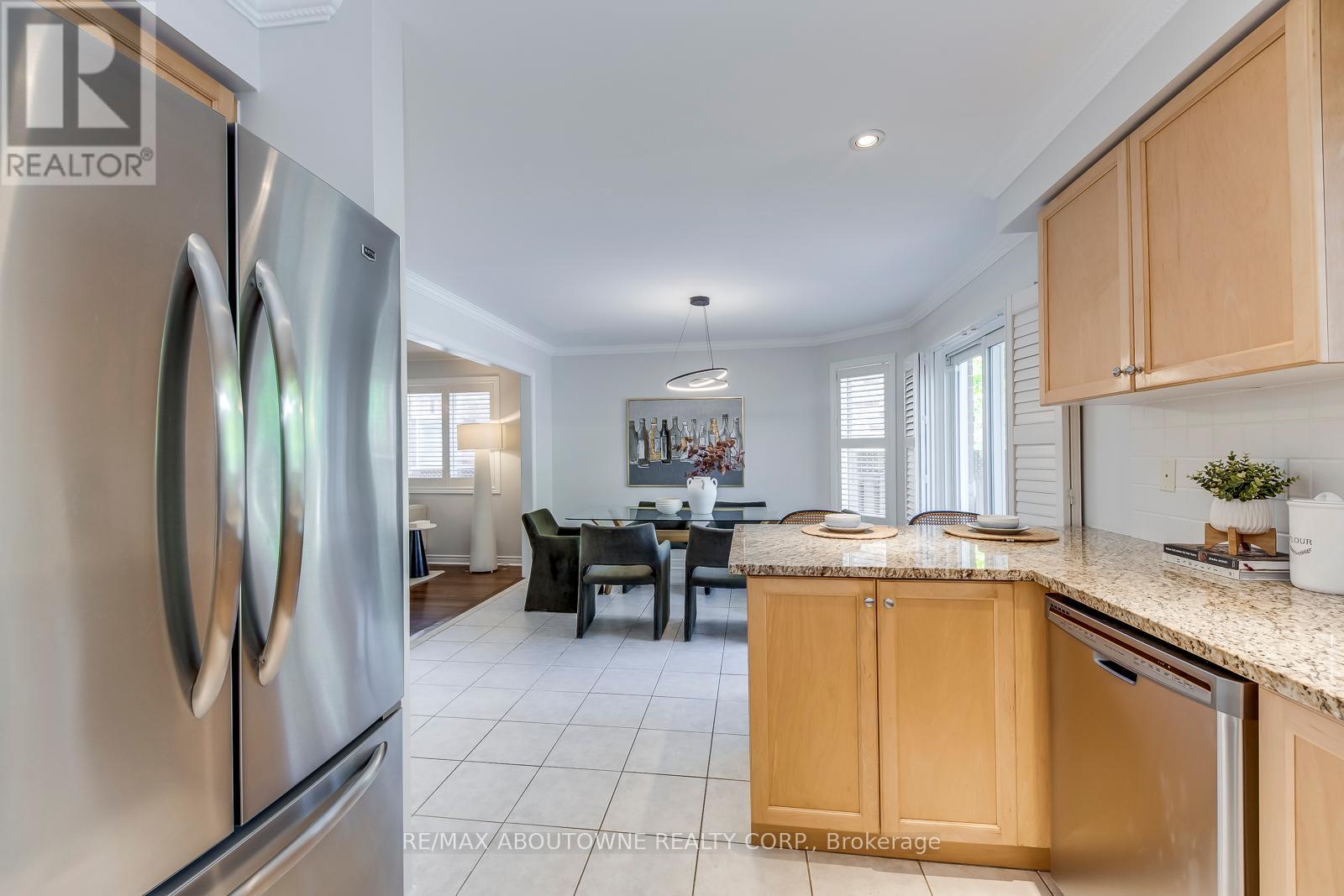 2491 Logan Avenue, Oakville (Ro River Oaks), Ontario  L6H 6S1 - Photo 13 - W12451604