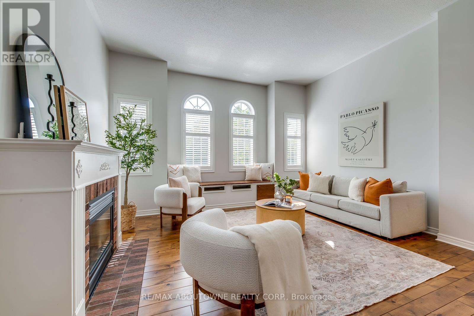 2491 Logan Avenue, Oakville (Ro River Oaks), Ontario  L6H 6S1 - Photo 19 - W12451604