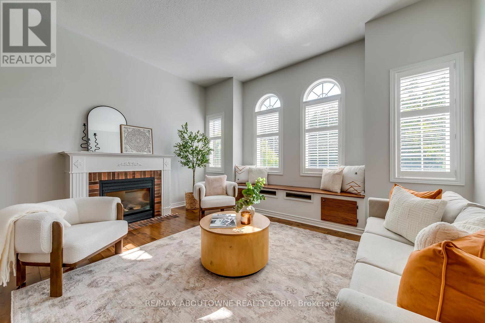 2491 Logan Avenue, Oakville (Ro River Oaks), Ontario  L6H 6S1 - Photo 21 - W12451604