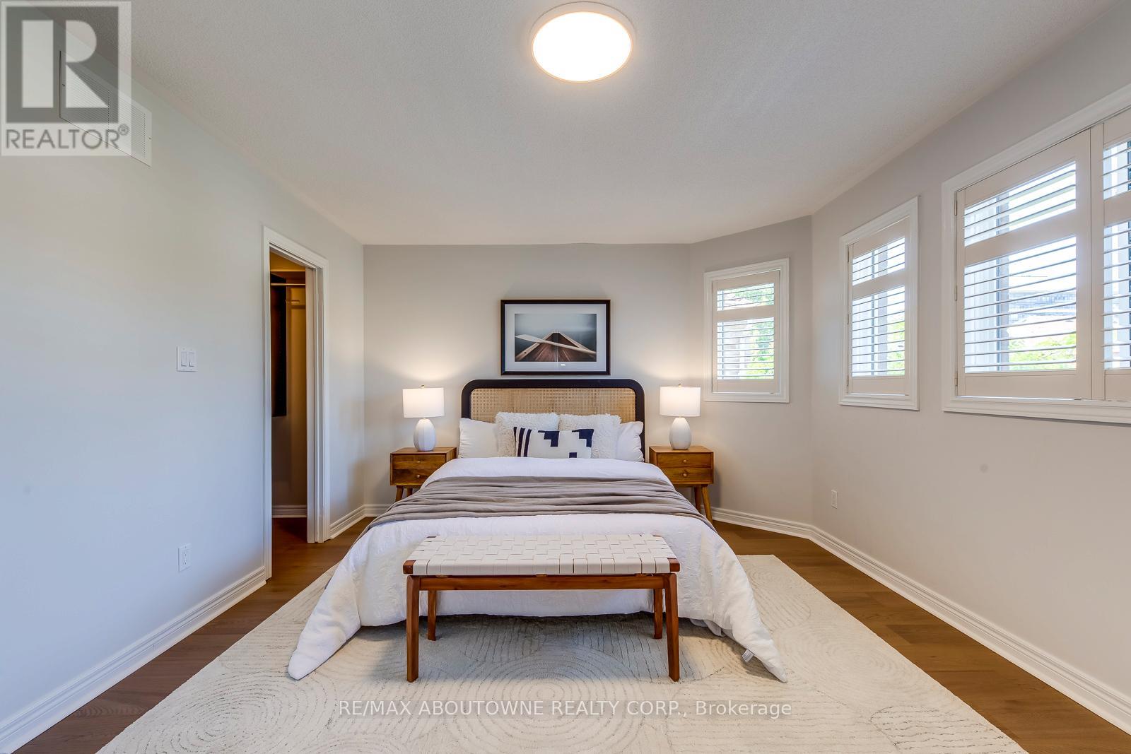 2491 Logan Avenue, Oakville (Ro River Oaks), Ontario  L6H 6S1 - Photo 27 - W12451604