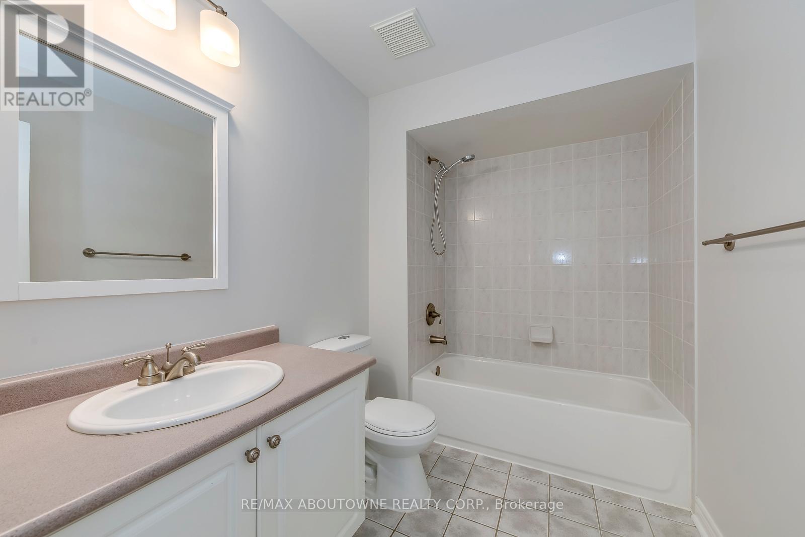 2491 Logan Avenue, Oakville (Ro River Oaks), Ontario  L6H 6S1 - Photo 36 - W12451604