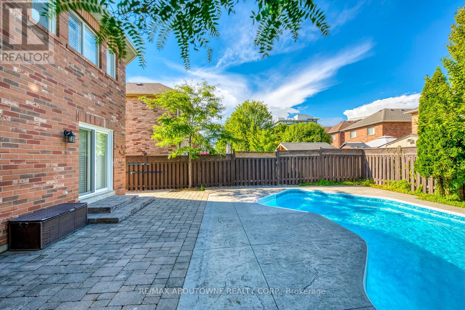 2491 Logan Avenue, Oakville (Ro River Oaks), Ontario  L6H 6S1 - Photo 49 - W12451604