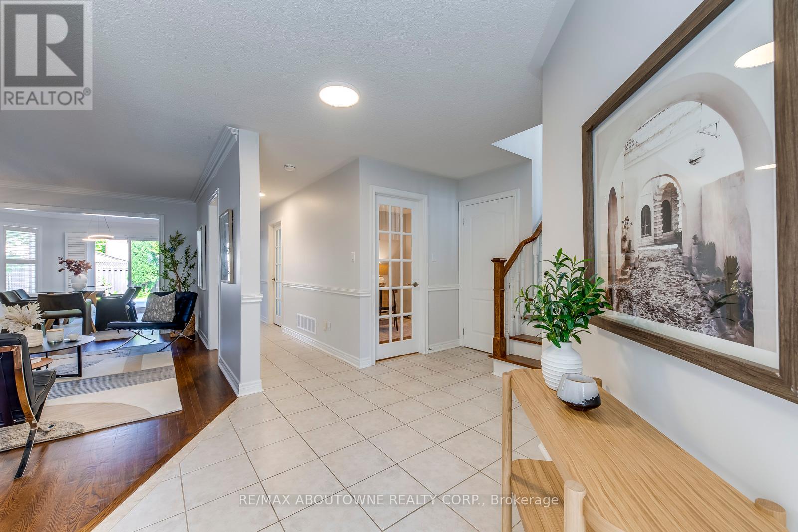 2491 Logan Avenue, Oakville (Ro River Oaks), Ontario  L6H 6S1 - Photo 6 - W12451604