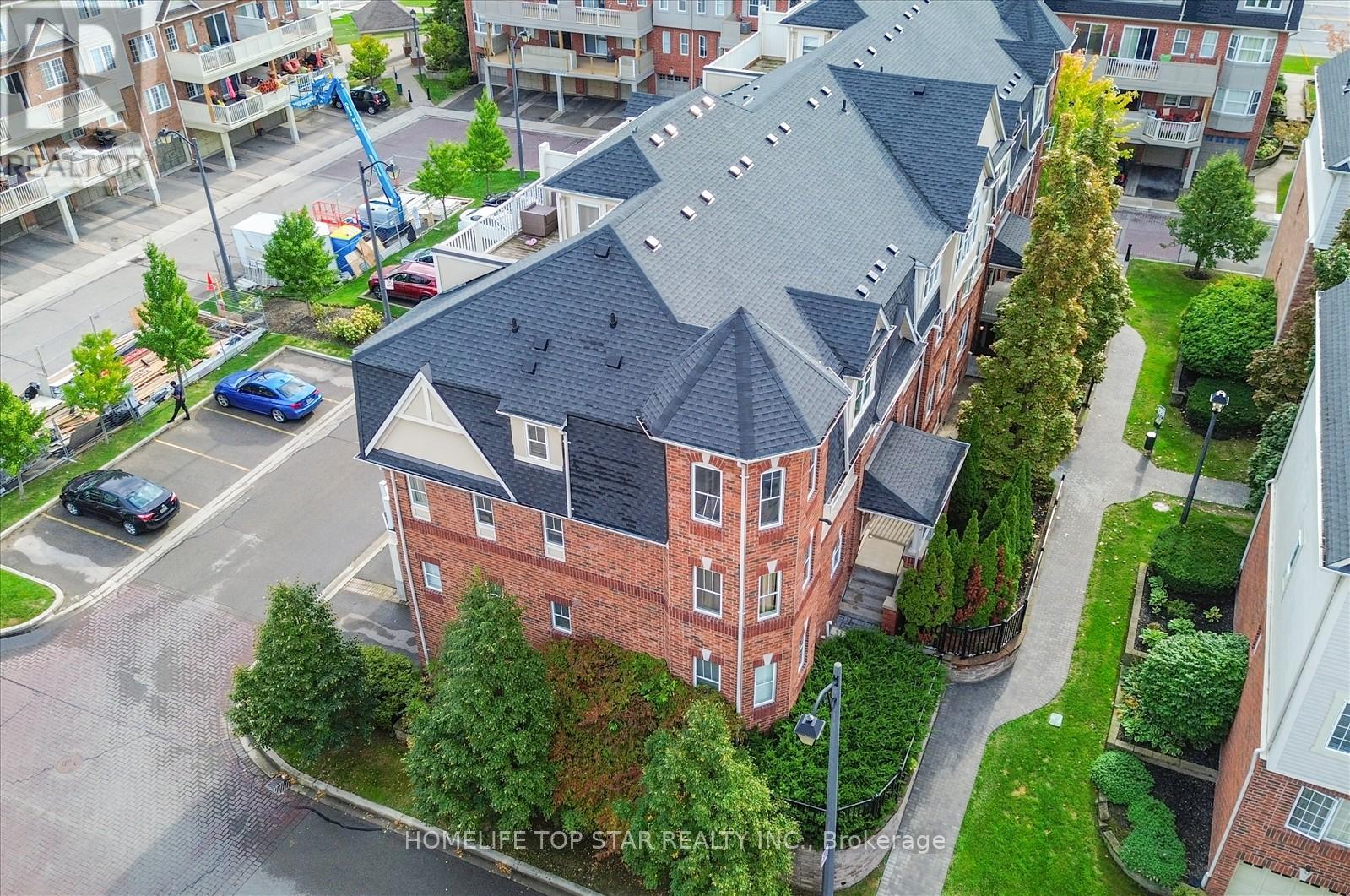 6 - 710 Neighbourhood Circle, Mississauga, Ontario  L5B 0B4 - Photo 2 - W12451609