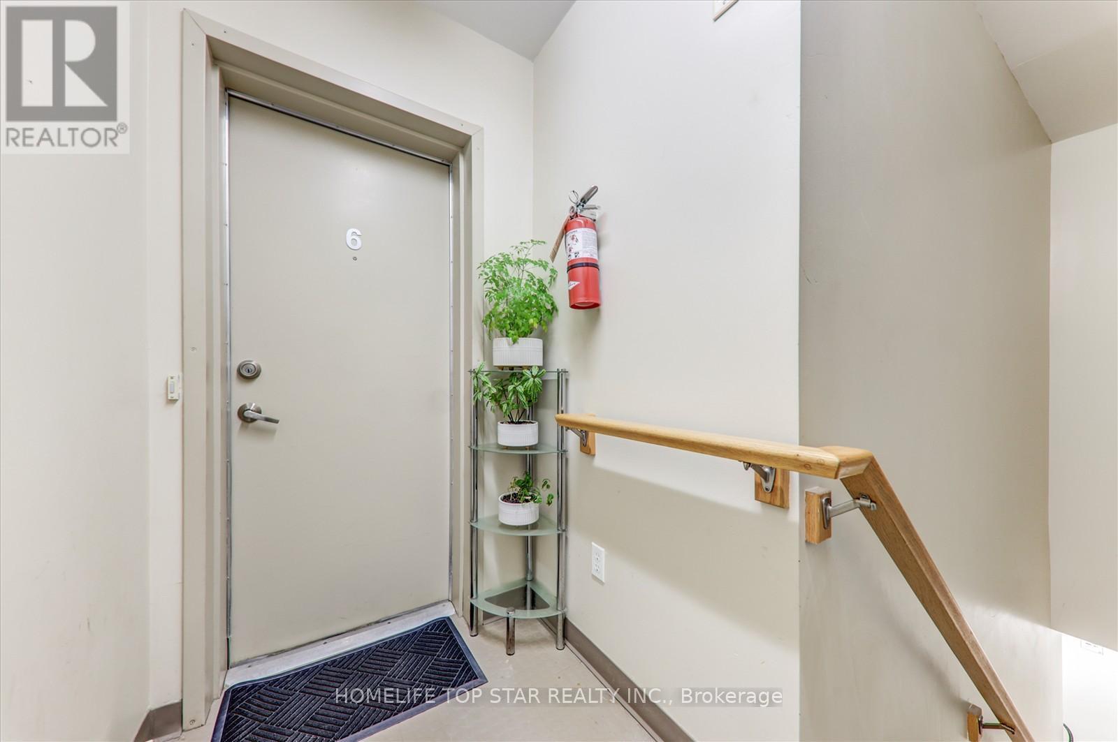6 - 710 Neighbourhood Circle, Mississauga, Ontario  L5B 0B4 - Photo 8 - W12451609