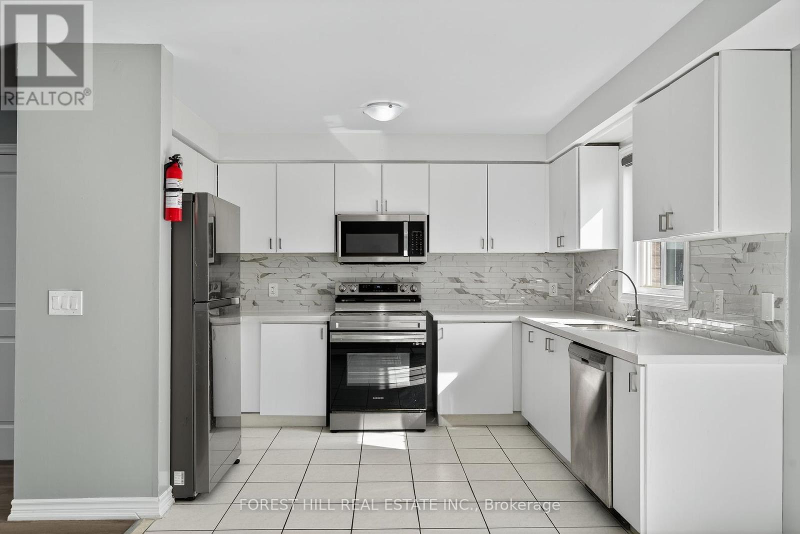 19 Rednor Drive, Brampton (Bram East), Ontario  L6P 1P4 - Photo 11 - W12451610