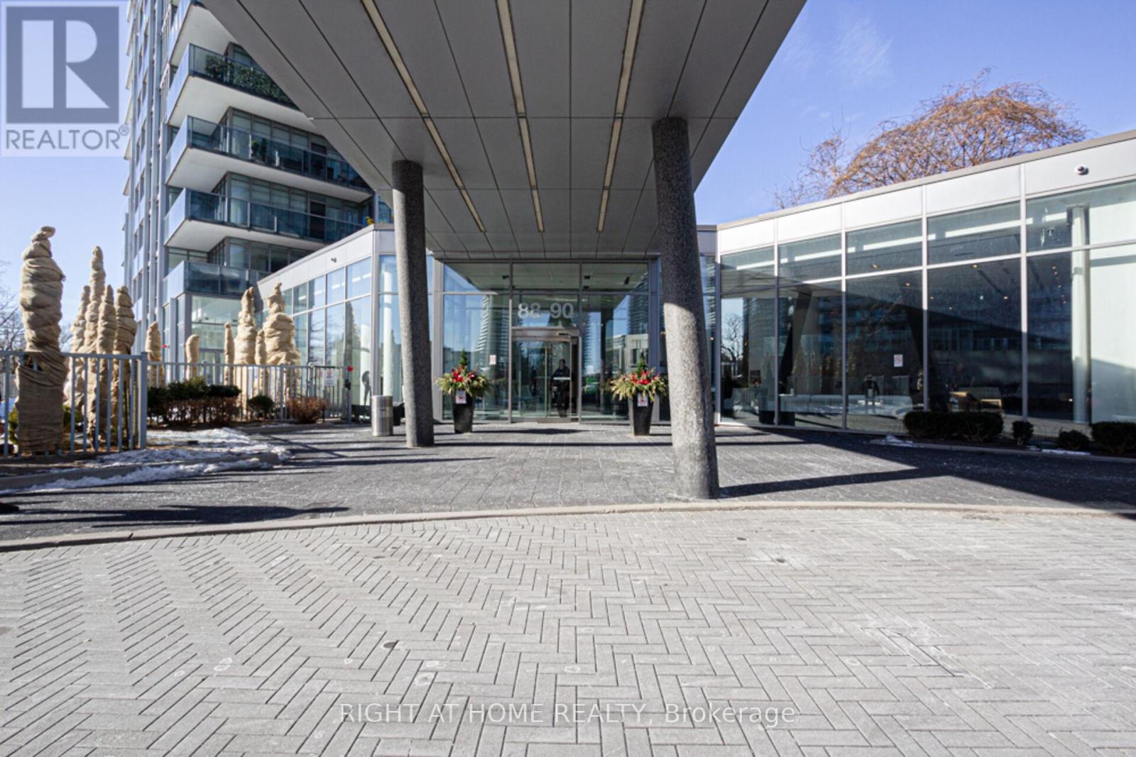 2605 - 88 Park Lawn Road, Toronto, Ontario  M8Y 0B5 - Photo 2 - W12451612