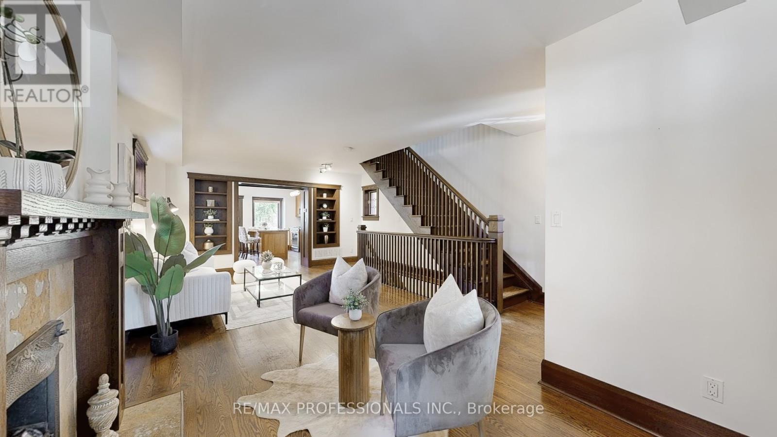 49 Albert Avenue, Toronto (Mimico), Ontario  M8V 2L6 - Photo 10 - W12451621