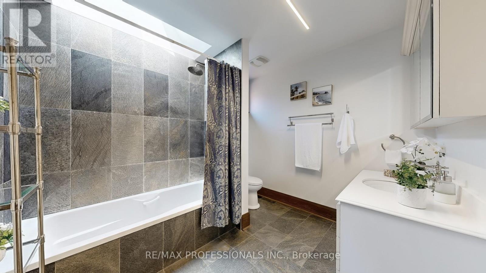 49 Albert Avenue, Toronto (Mimico), Ontario  M8V 2L6 - Photo 29 - W12451621