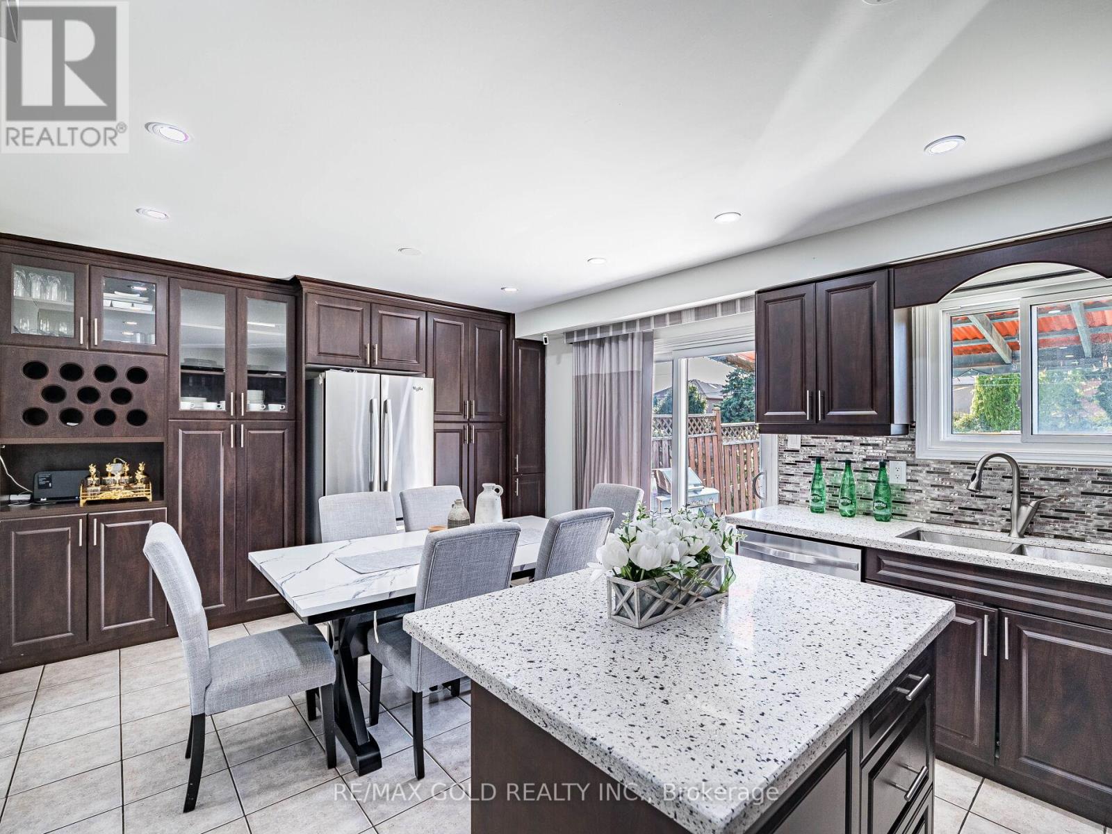 80 Timberlane Drive, Brampton (Fletcher's Creek South), Ontario  L6Y 4V7 - Photo 10 - W12451623