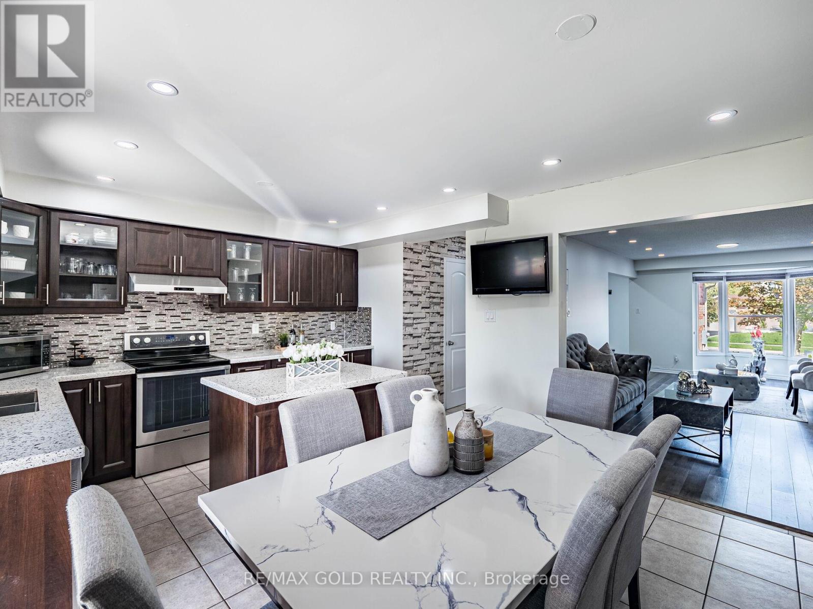 80 Timberlane Drive, Brampton (Fletcher's Creek South), Ontario  L6Y 4V7 - Photo 11 - W12451623