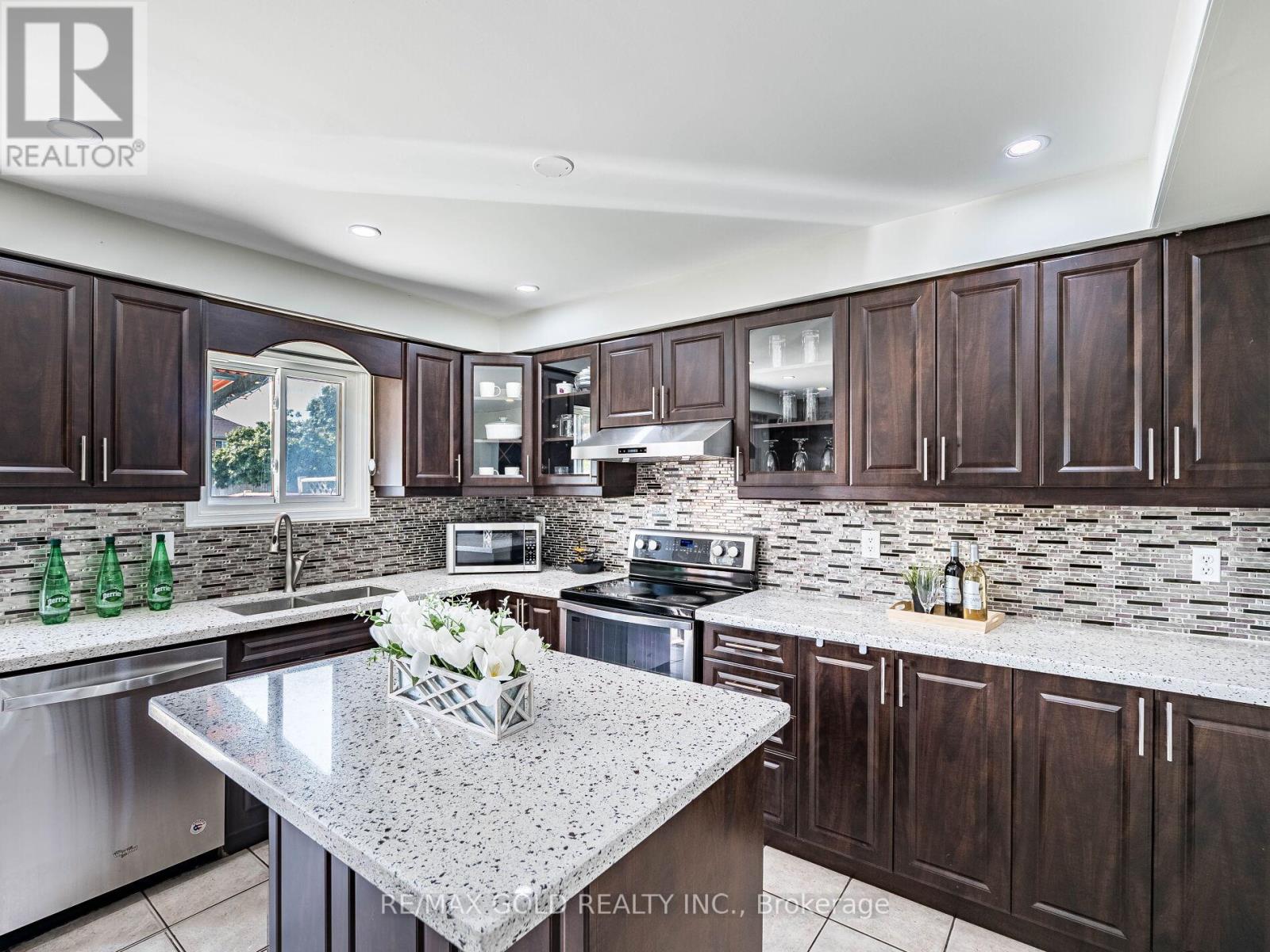 80 Timberlane Drive, Brampton (Fletcher's Creek South), Ontario  L6Y 4V7 - Photo 13 - W12451623