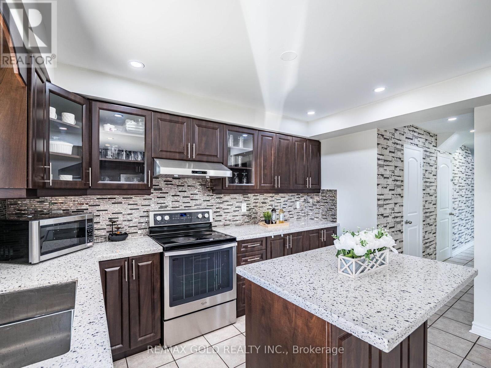 80 Timberlane Drive, Brampton (Fletcher's Creek South), Ontario  L6Y 4V7 - Photo 14 - W12451623