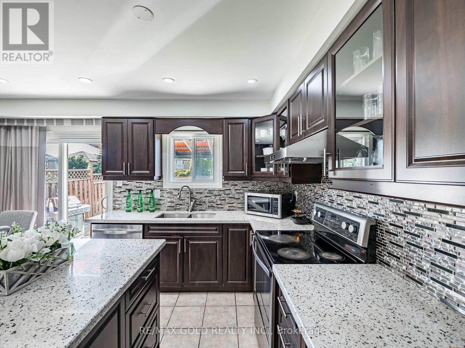 80 Timberlane Drive, Brampton (Fletcher's Creek South), Ontario  L6Y 4V7 - Photo 15 - W12451623
