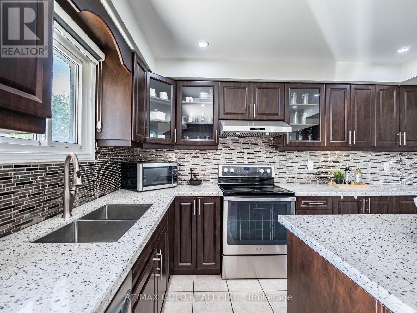 80 Timberlane Drive, Brampton (Fletcher's Creek South), Ontario  L6Y 4V7 - Photo 16 - W12451623