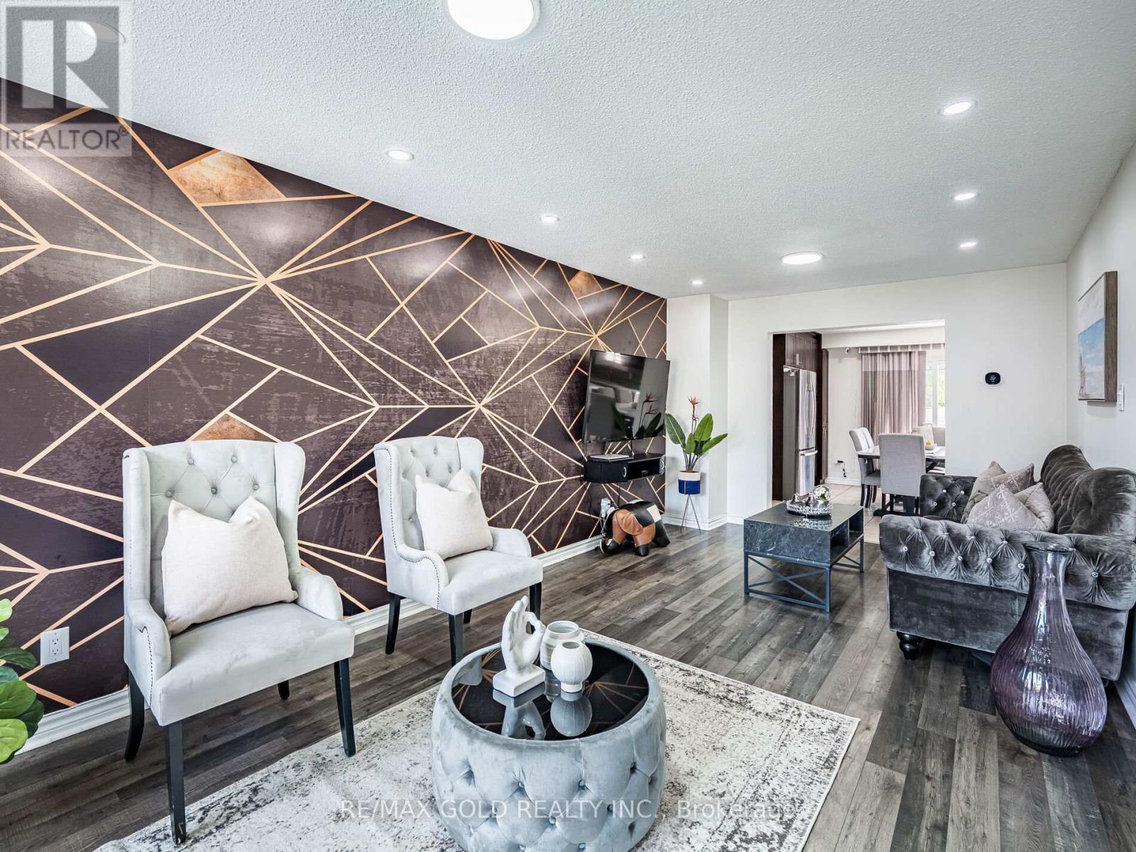 80 Timberlane Drive, Brampton (Fletcher's Creek South), Ontario  L6Y 4V7 - Photo 6 - W12451623