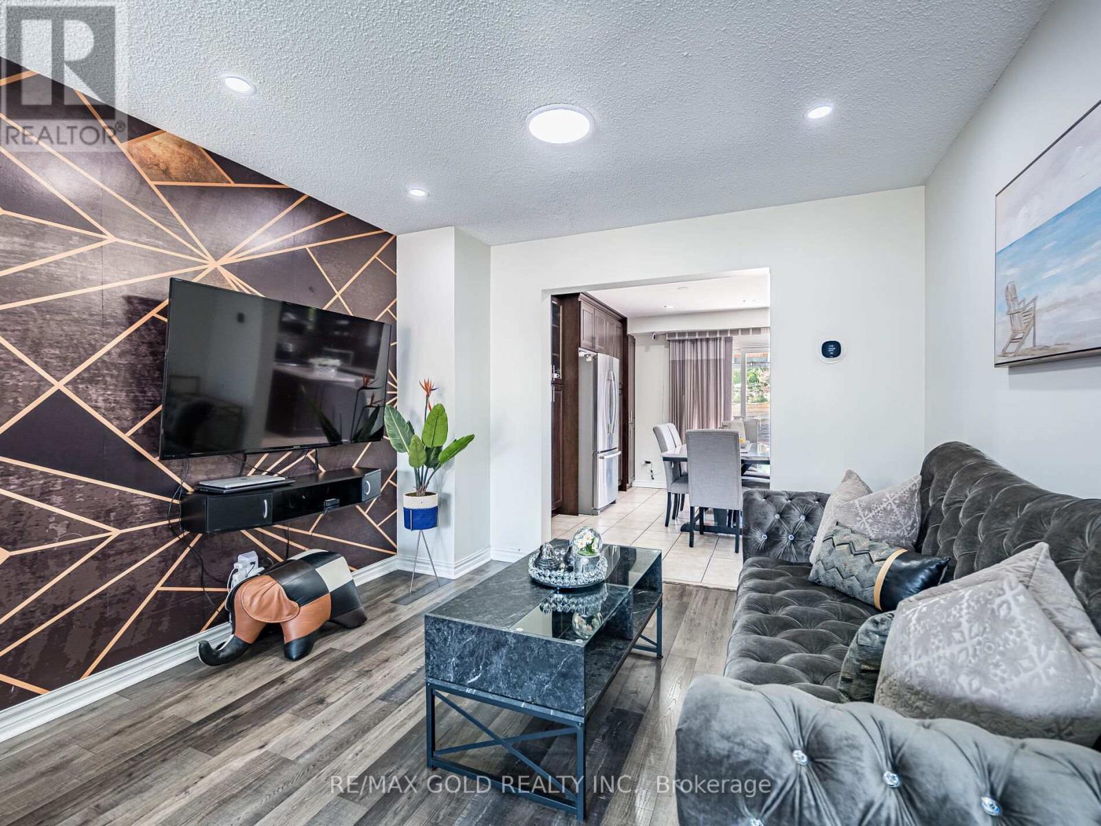 80 Timberlane Drive, Brampton (Fletcher's Creek South), Ontario  L6Y 4V7 - Photo 7 - W12451623