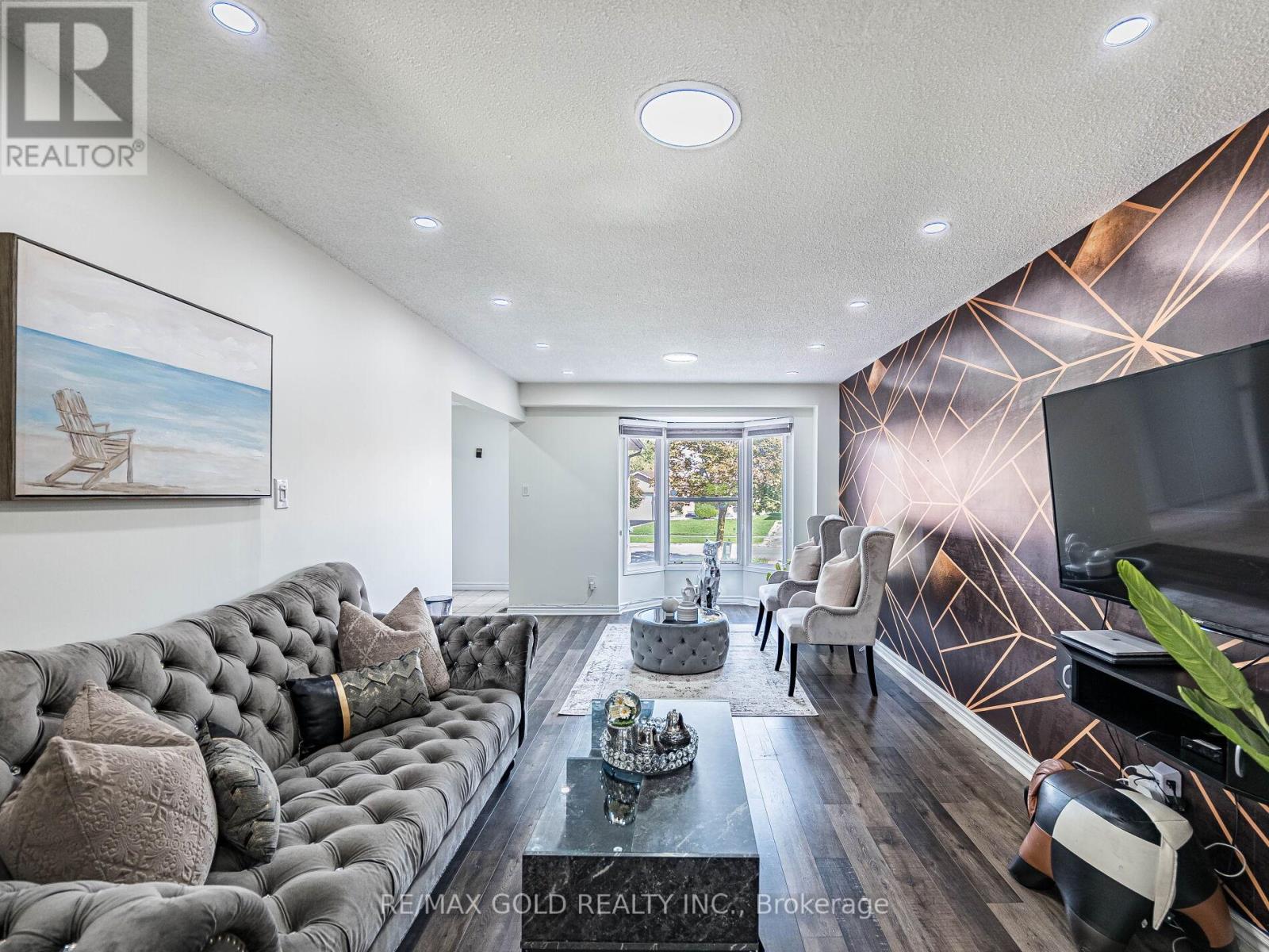 80 Timberlane Drive, Brampton (Fletcher's Creek South), Ontario  L6Y 4V7 - Photo 8 - W12451623