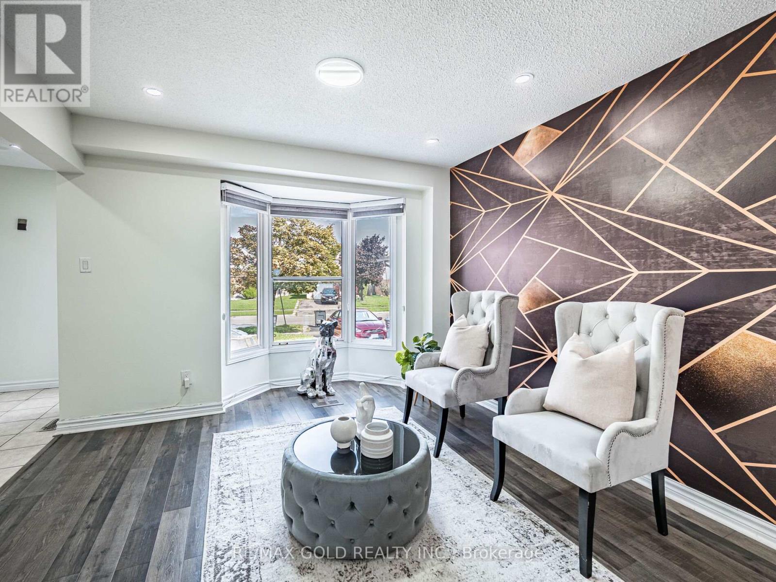 80 Timberlane Drive, Brampton (Fletcher's Creek South), Ontario  L6Y 4V7 - Photo 9 - W12451623