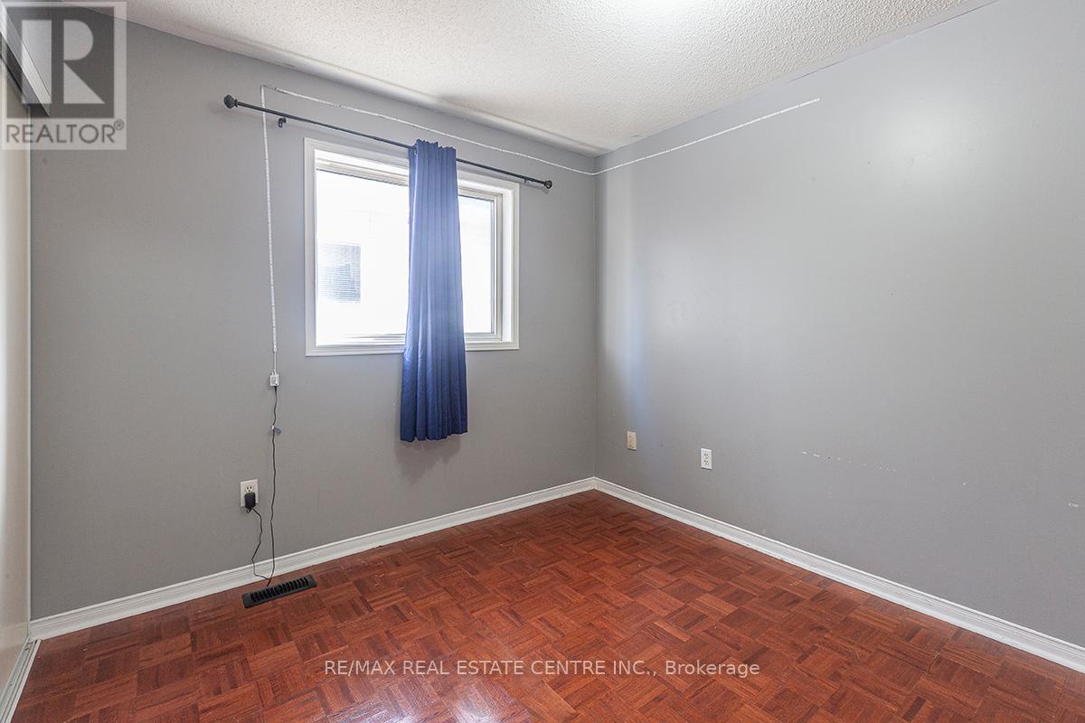 3888 Barley Trail S, Mississauga, Ontario  L5M 6N2 - Photo 31 - W12451646
