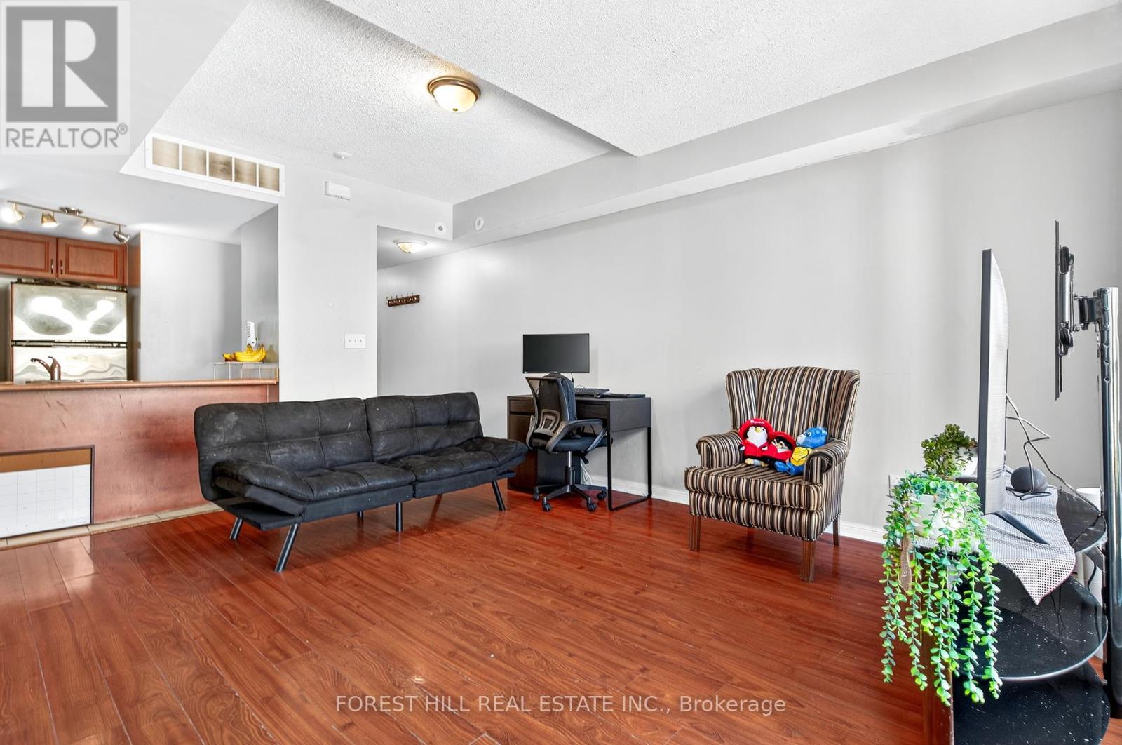 2022 - 3035 Finch Ave Avenue W, Toronto, Ontario  M9M 0A3 - Photo 12 - W12451688
