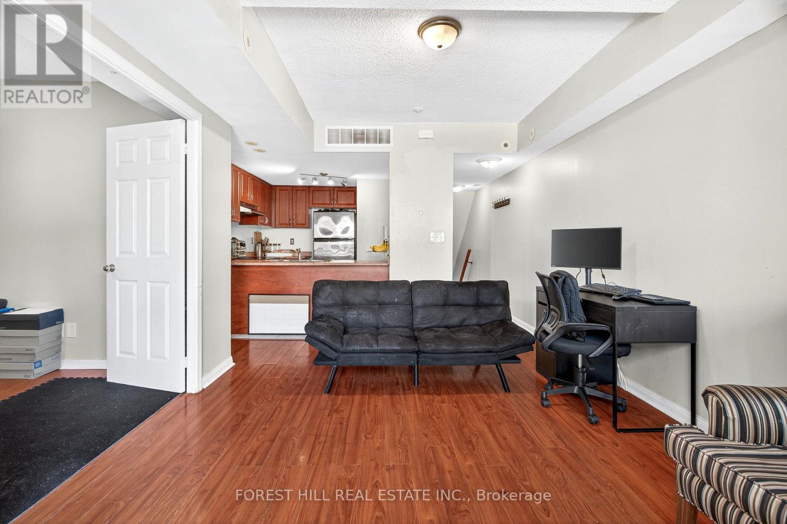 2022 - 3035 Finch Ave Avenue W, Toronto, Ontario  M9M 0A3 - Photo 13 - W12451688