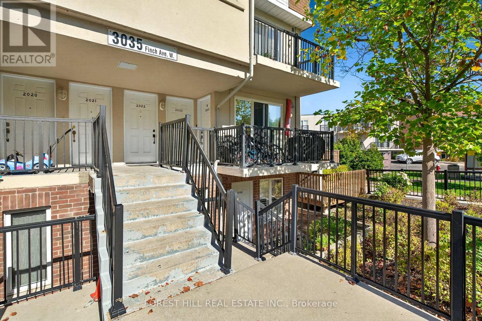 2022 - 3035 Finch Ave Avenue W, Toronto, Ontario  M9M 0A3 - Photo 2 - W12451688