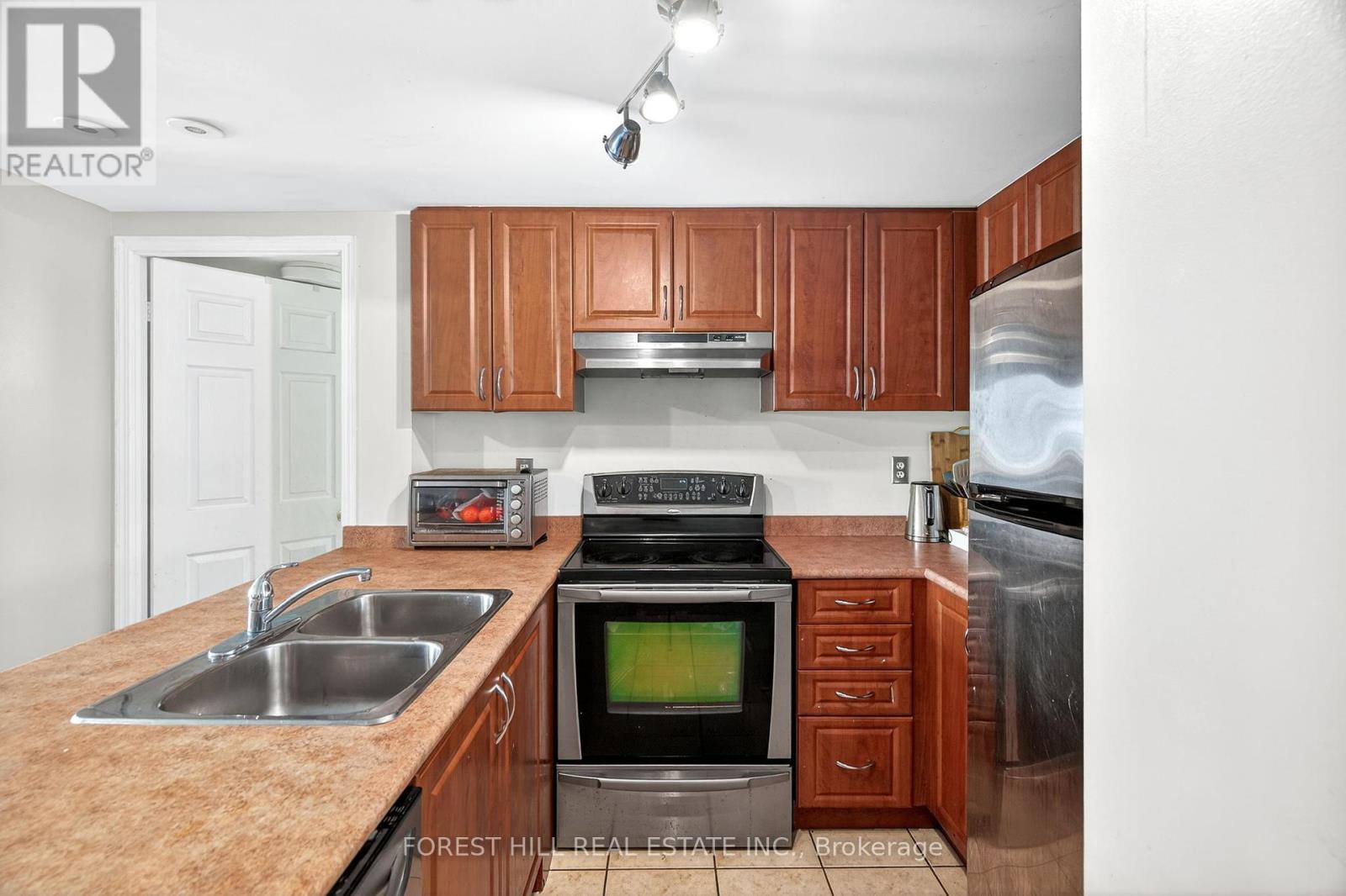 2022 - 3035 Finch Ave Avenue W, Toronto, Ontario  M9M 0A3 - Photo 8 - W12451688