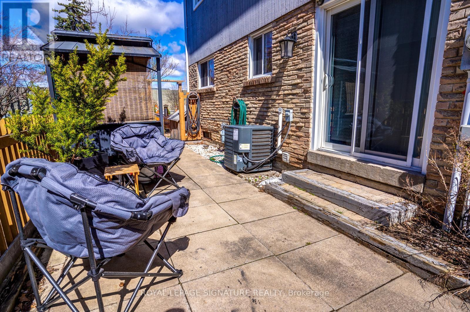 Lower - 48 Lawndale Crescent, Brampton, Ontario  L6S 3L4 - Photo 12 - W12451689