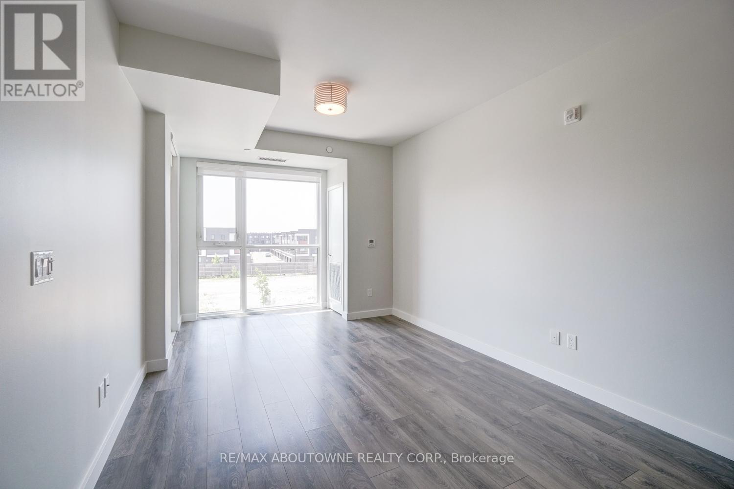 302 - 150 Sabina Drive, Oakville, Ontario  L6H 7C3 - Photo 10 - W12451700