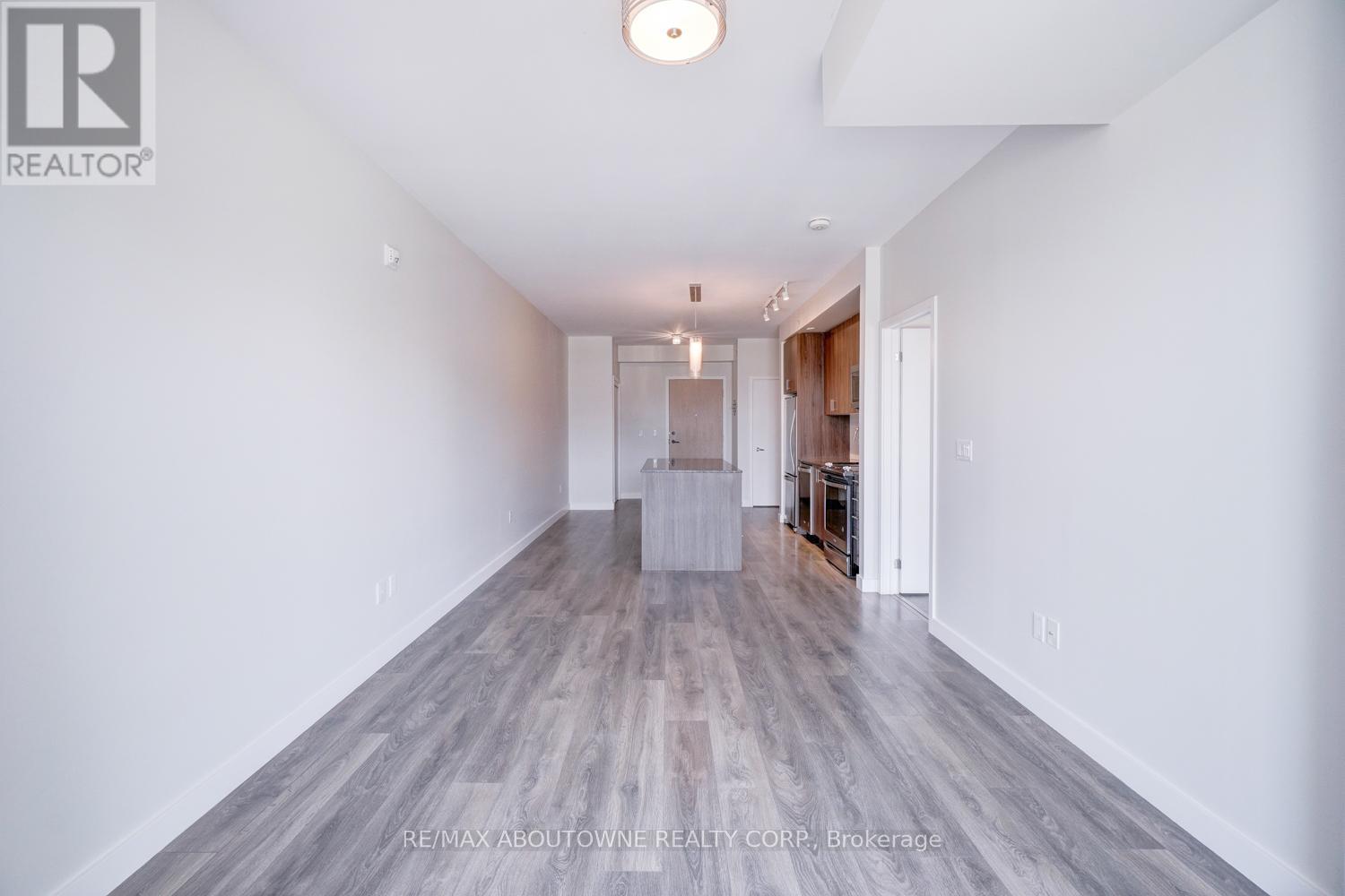 302 - 150 Sabina Drive, Oakville, Ontario  L6H 7C3 - Photo 12 - W12451700