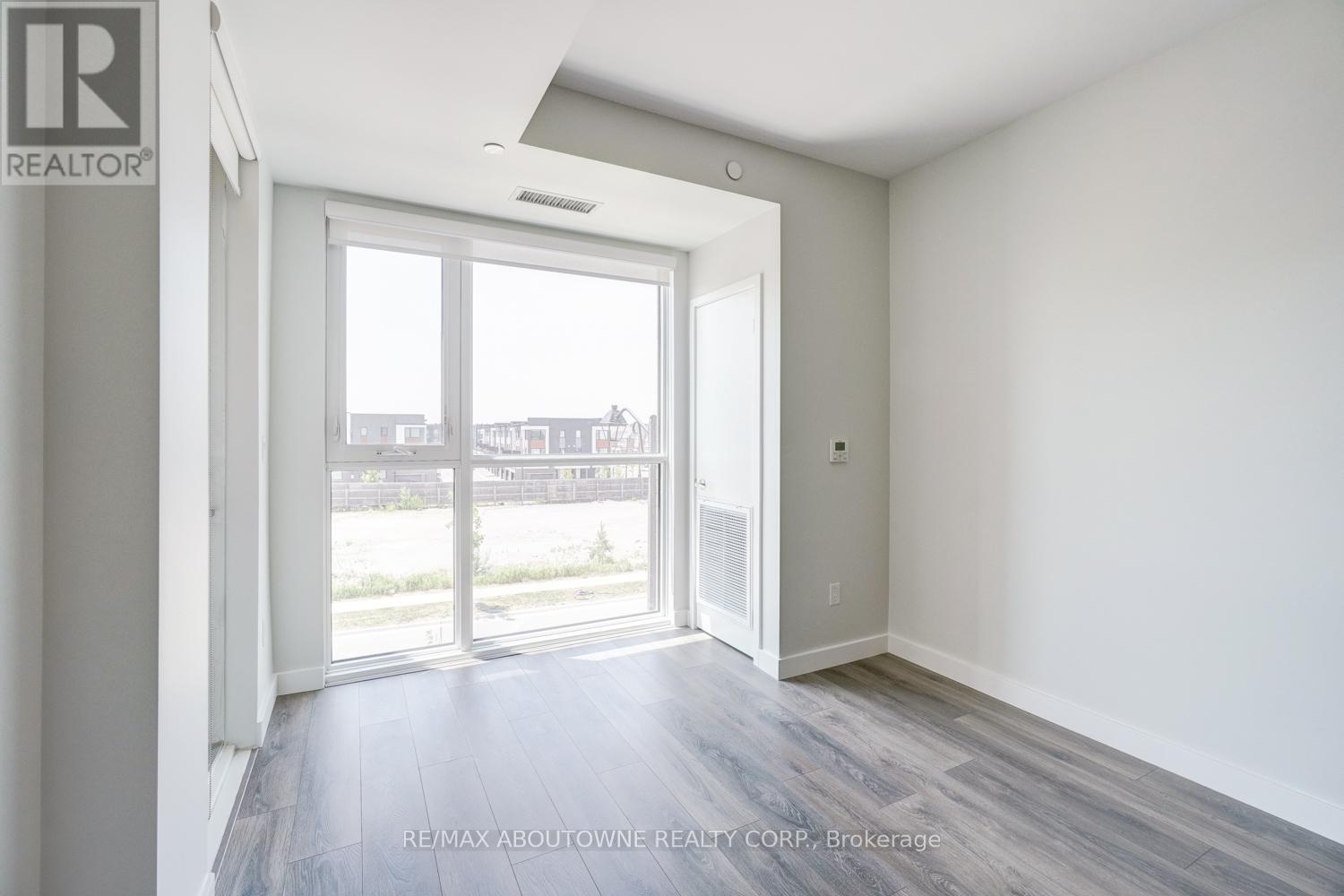 302 - 150 Sabina Drive, Oakville, Ontario  L6H 7C3 - Photo 14 - W12451700