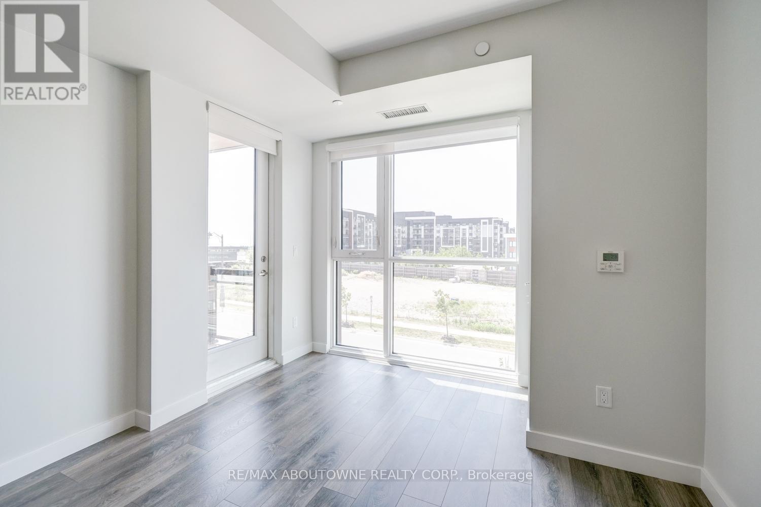 302 - 150 Sabina Drive, Oakville, Ontario  L6H 7C3 - Photo 15 - W12451700