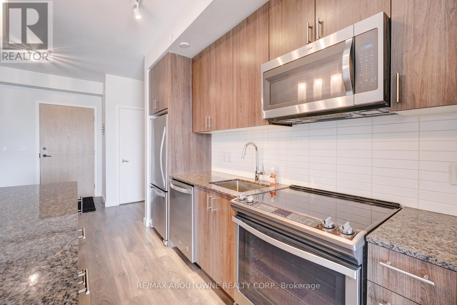 302 - 150 Sabina Drive, Oakville, Ontario  L6H 7C3 - Photo 24 - W12451700