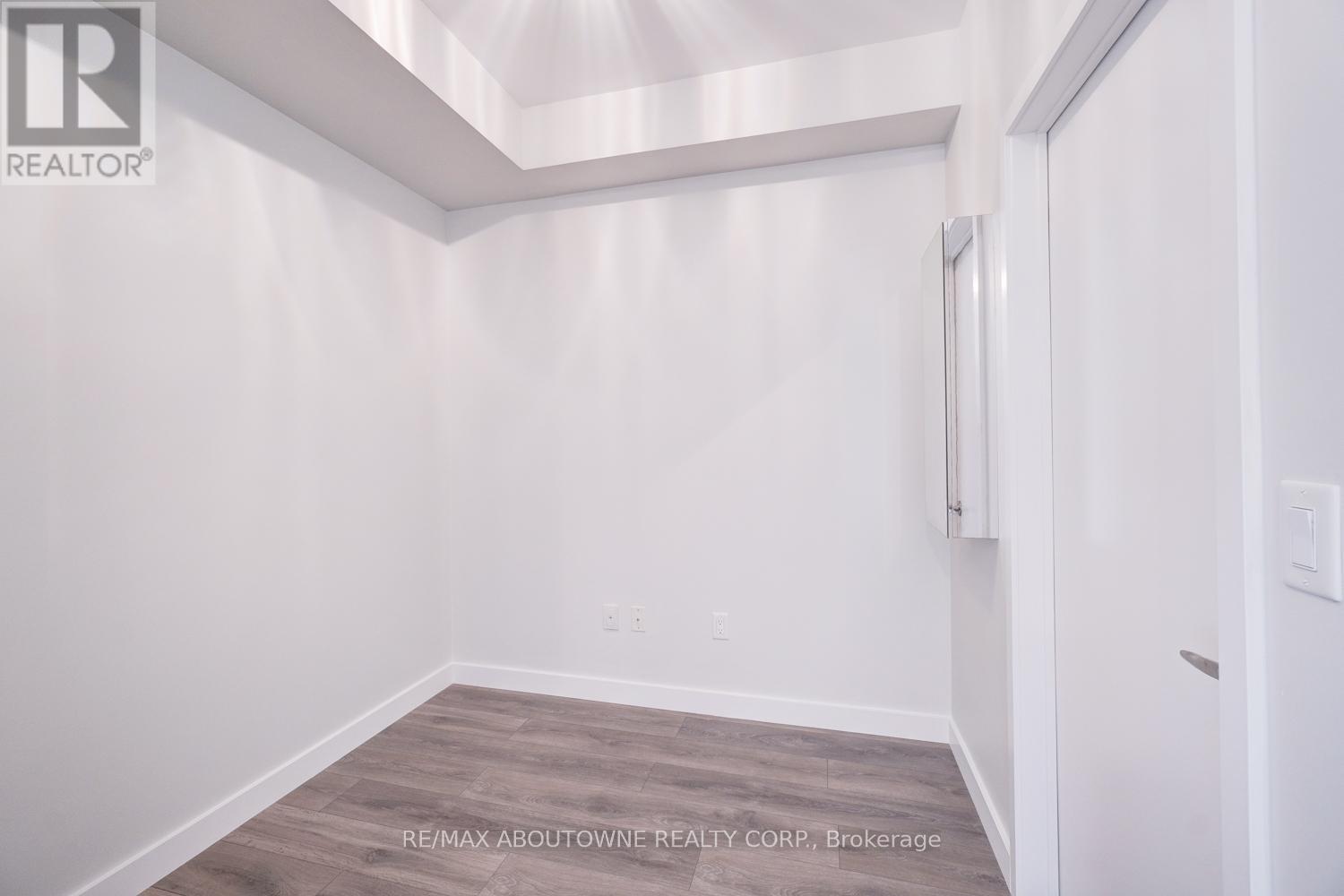 302 - 150 Sabina Drive, Oakville, Ontario  L6H 7C3 - Photo 28 - W12451700