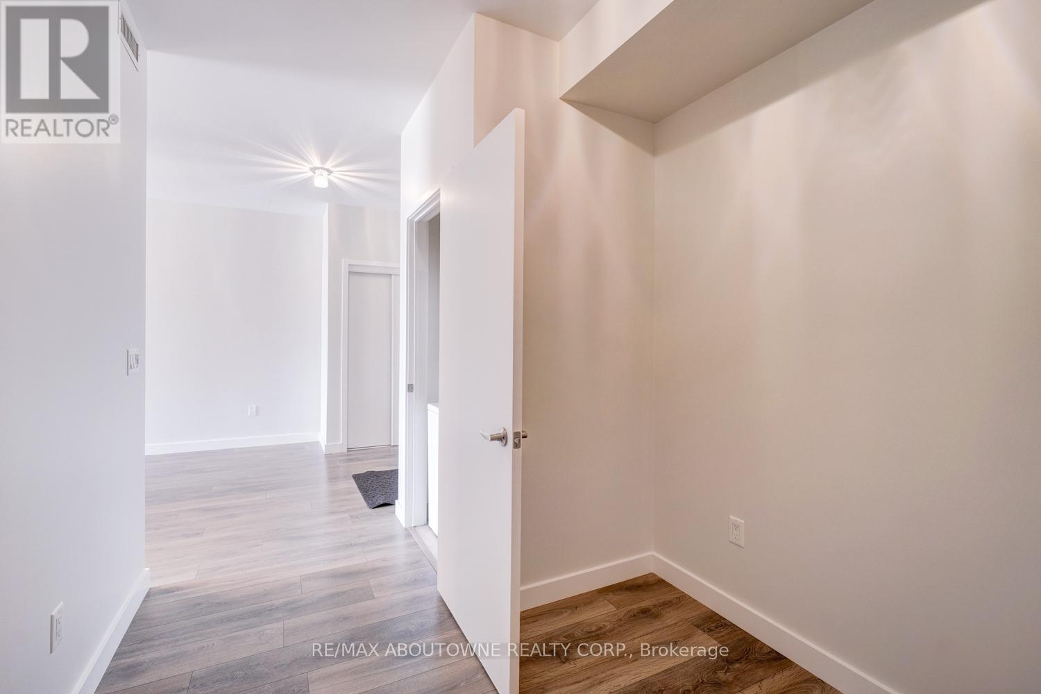 302 - 150 Sabina Drive, Oakville, Ontario  L6H 7C3 - Photo 30 - W12451700
