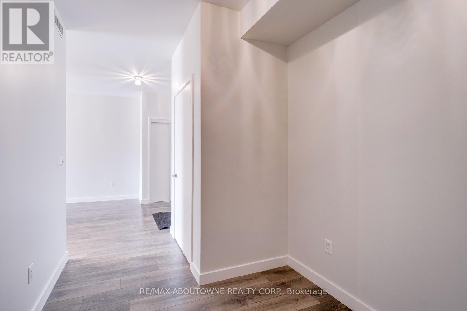 302 - 150 Sabina Drive, Oakville, Ontario  L6H 7C3 - Photo 31 - W12451700