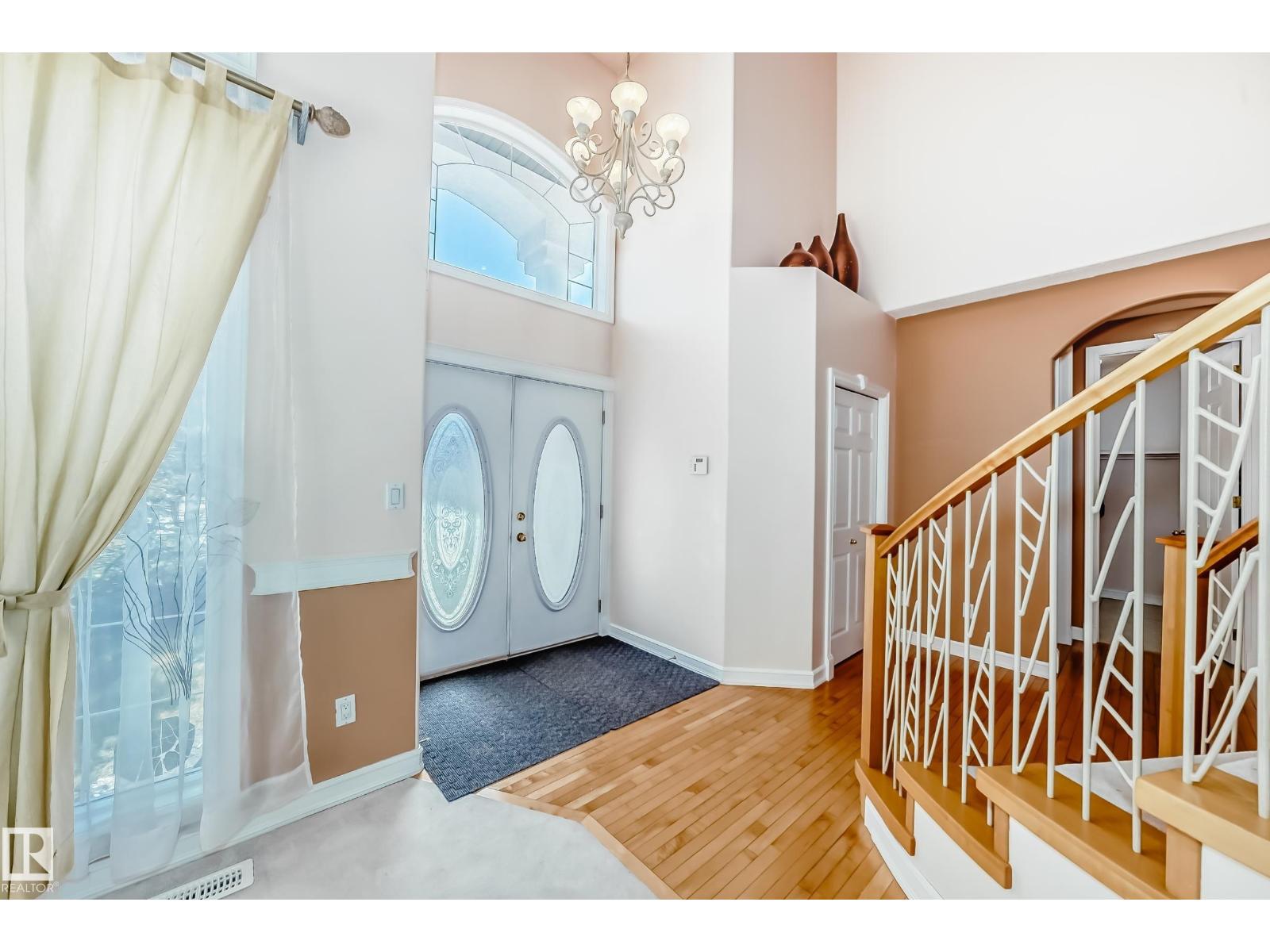 318 Darlington Cr Nw, Edmonton, Alberta  T6M 2R9 - Photo 2 - E4443822