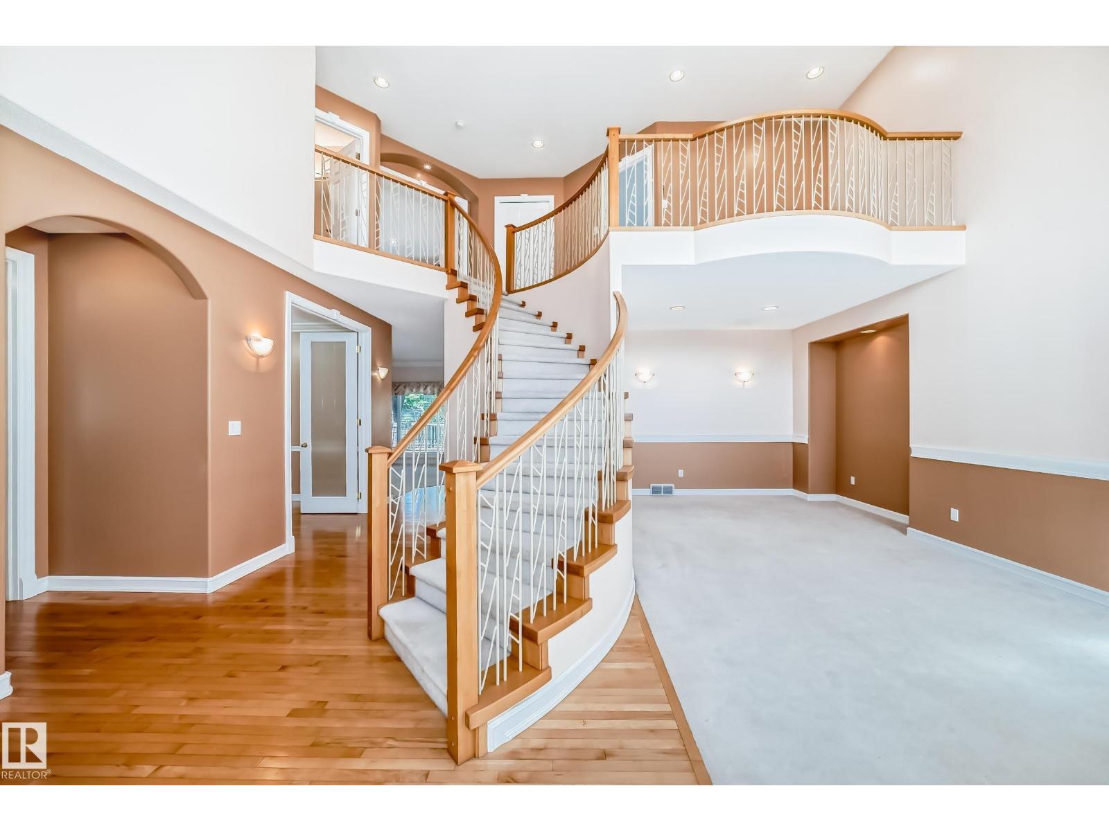 318 Darlington Cr Nw, Edmonton, Alberta  T6M 2R9 - Photo 4 - E4443822