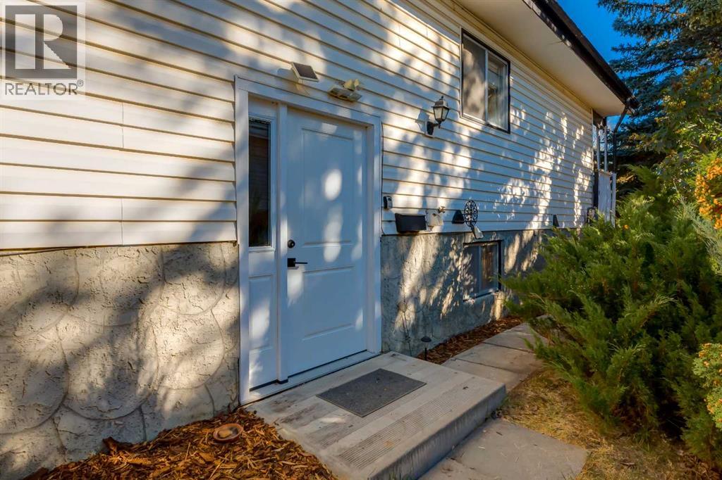 263 Silver Mead Close Nw, Calgary, Alberta  T3B 3M7 - Photo 3 - A2261805
