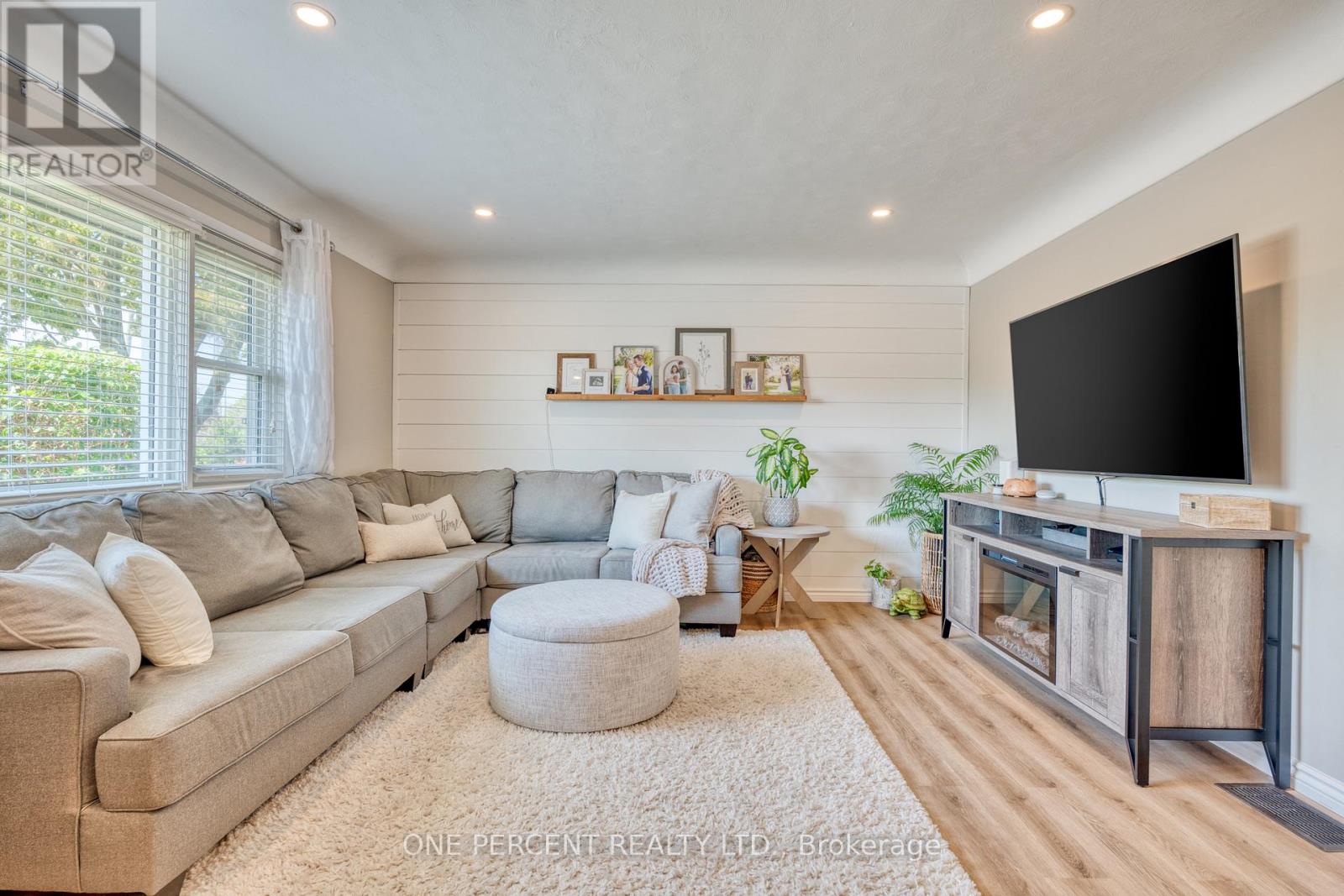 309 East 45th Street, Hamilton, Ontario  L8T 3K7 - Photo 10 - X12451528