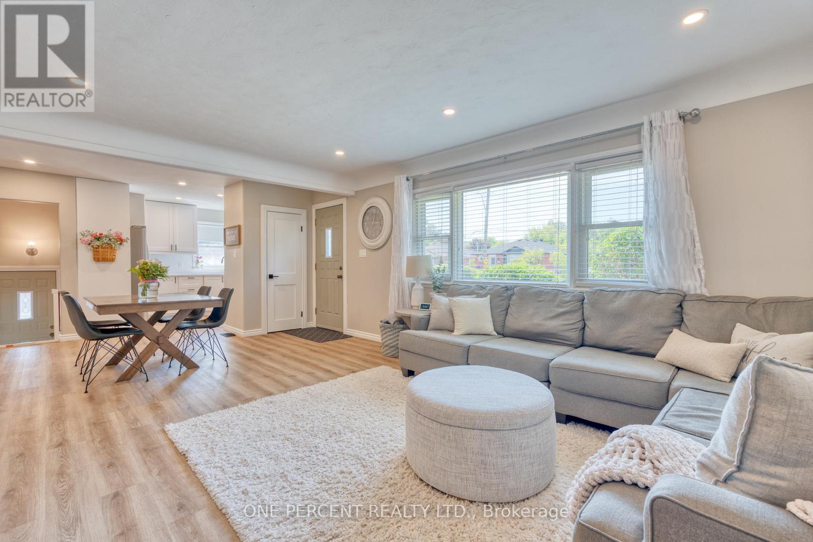 309 East 45th Street, Hamilton, Ontario  L8T 3K7 - Photo 12 - X12451528