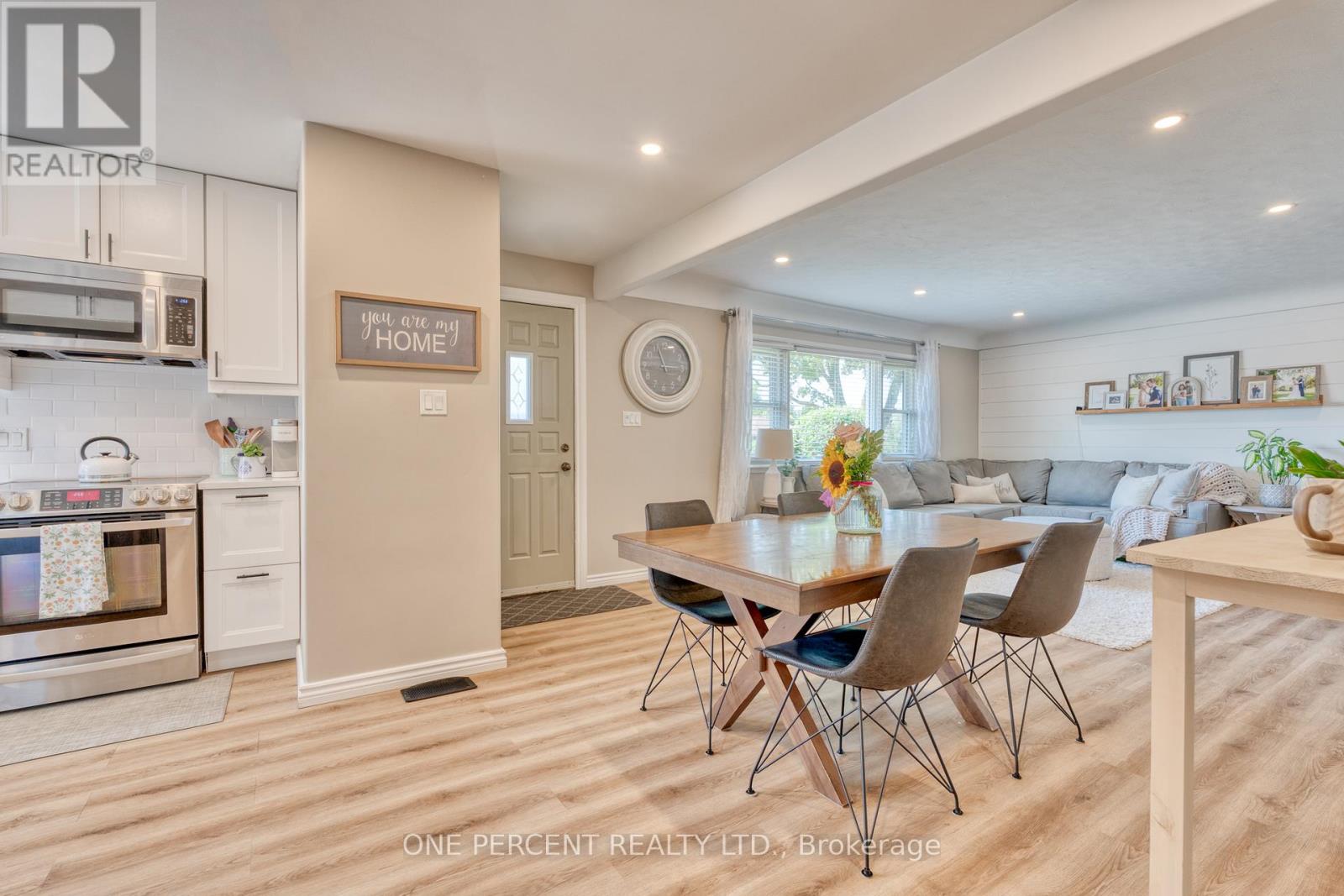 309 East 45th Street, Hamilton, Ontario  L8T 3K7 - Photo 13 - X12451528