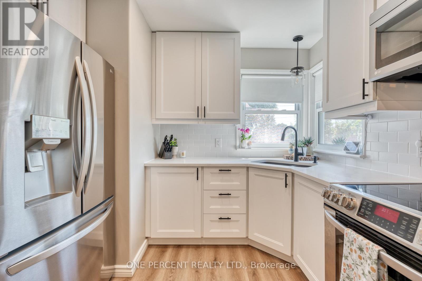 309 East 45th Street, Hamilton, Ontario  L8T 3K7 - Photo 15 - X12451528
