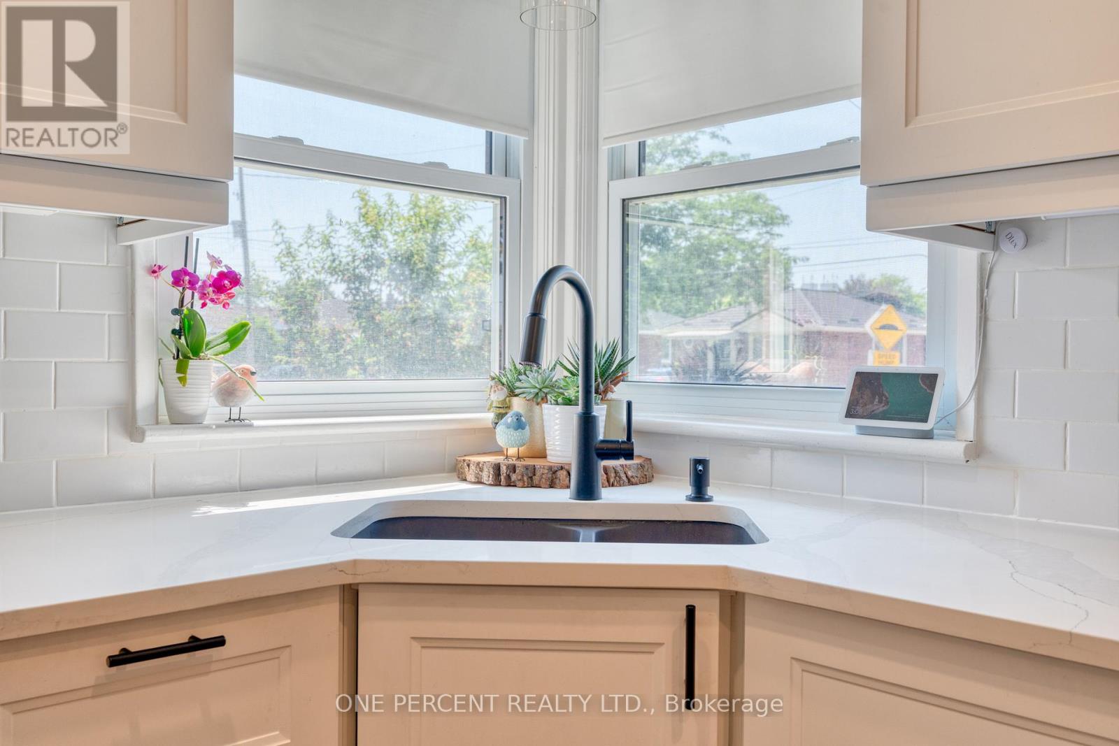 309 East 45th Street, Hamilton, Ontario  L8T 3K7 - Photo 16 - X12451528