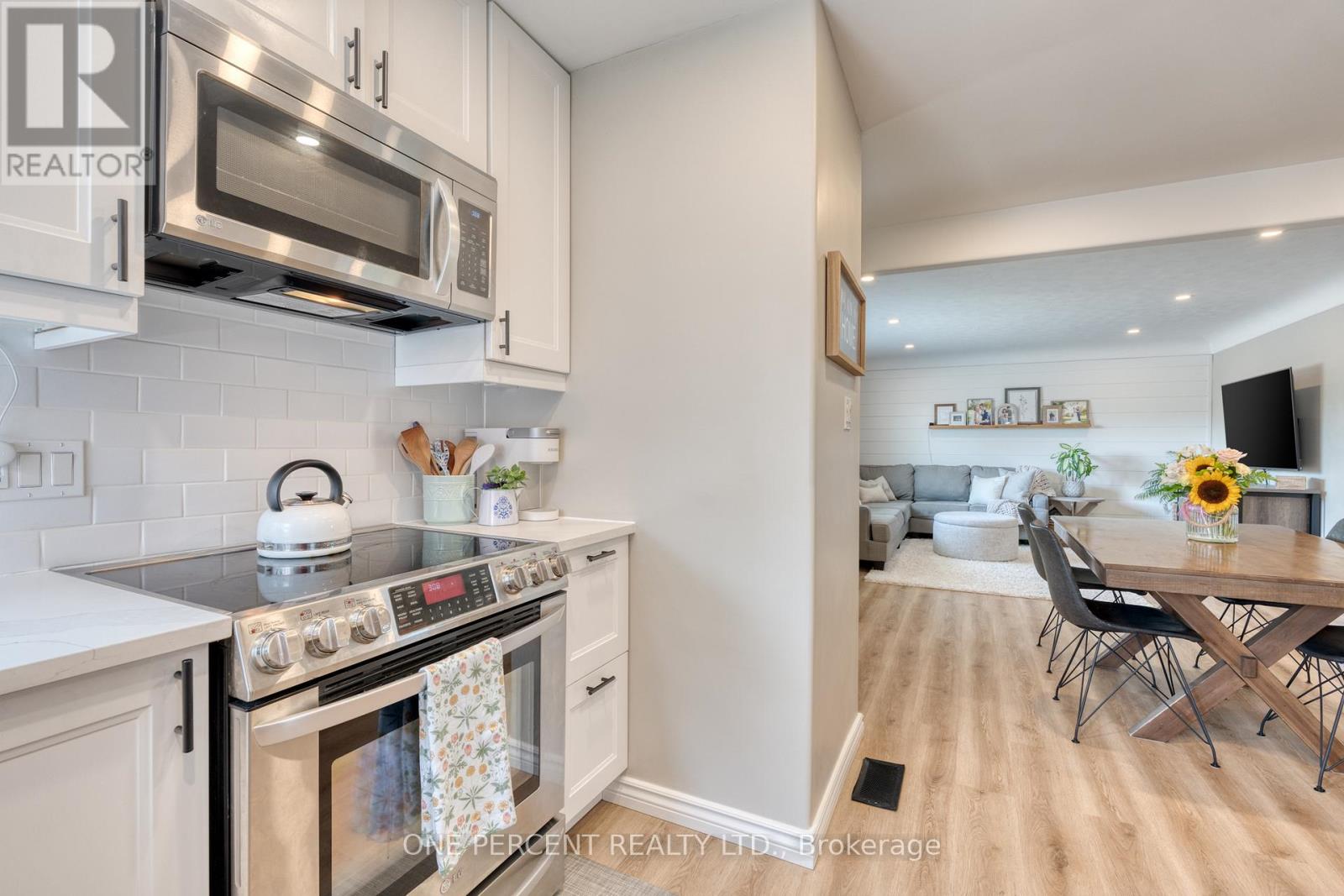 309 East 45th Street, Hamilton, Ontario  L8T 3K7 - Photo 17 - X12451528