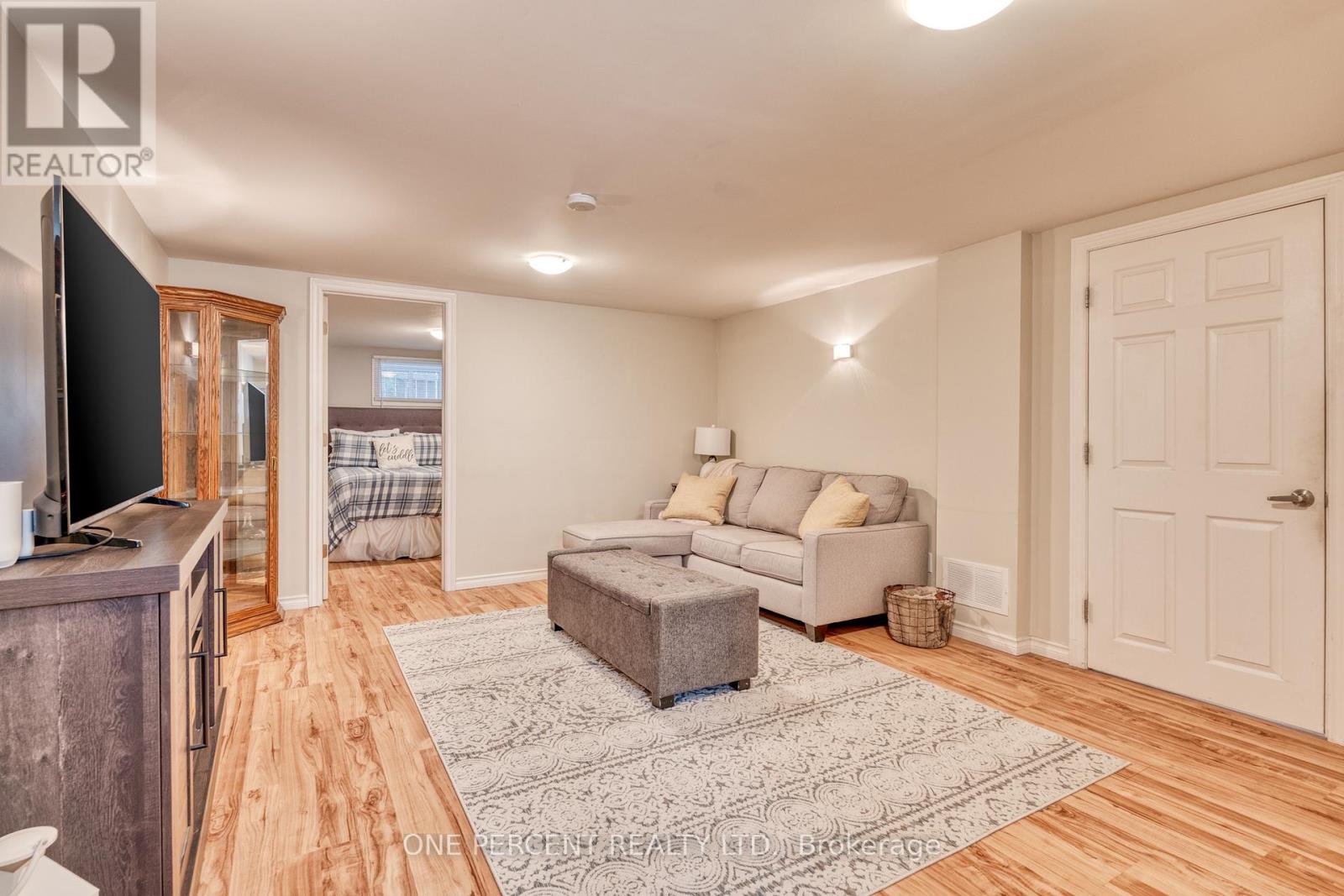 309 East 45th Street, Hamilton, Ontario  L8T 3K7 - Photo 22 - X12451528